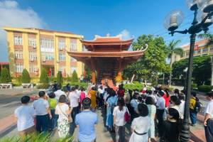 CÔNG ĐOÀN TRƯỜNG THPT CHUYÊN CHU VĂN AN TỔ CHỨC CHƯƠNG TRÌNH VUI TẾT THIẾU NHI 1/6 VÀ TRAO THƯỞNG CUỐI NĂM HỌC  CHO CON CÁN BỘ, GIÁO VIÊN, NHÂN VIÊN NHÀ TRƯỜNG